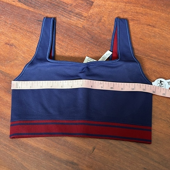 VS PINK Flip It Seamless Reversible Sports Bra navy blue & maroon medium stretch - Picture 8 of 10